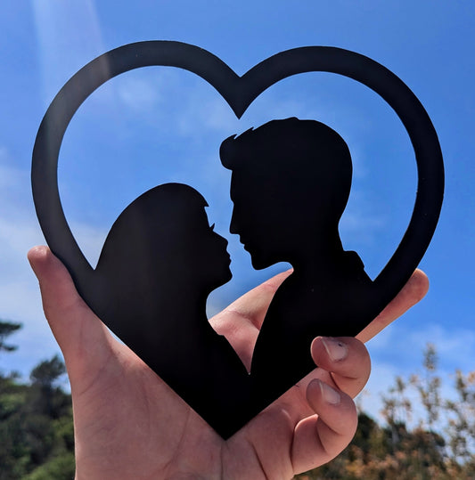 Décoration murale en métal cœur amoureux. Fabrication artisanale française, idéale comme cadeau de Saint-Valentin ou décoration romantique.